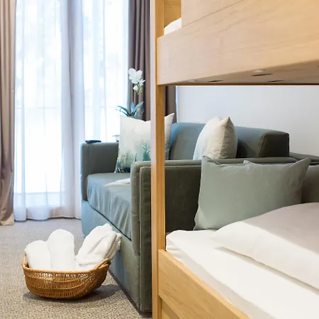 Hotel Der Waldhof 4*